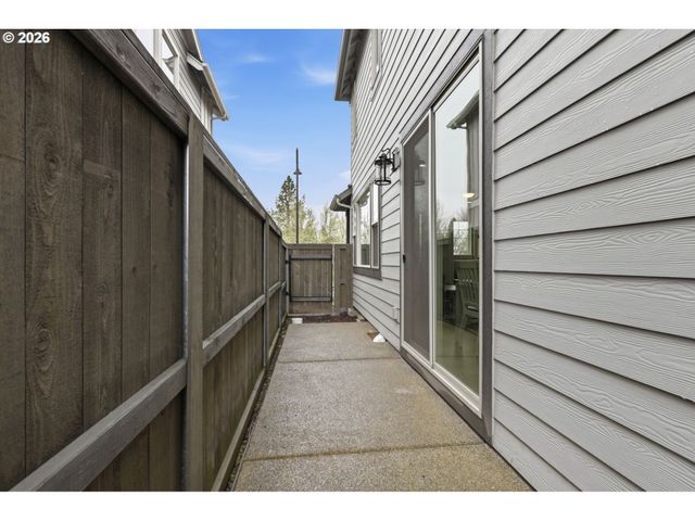 8165 Se VERMONT St, Hillsboro, OR 97123