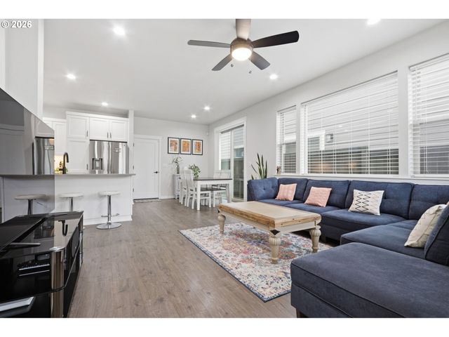 8165 Se VERMONT St, Hillsboro, OR 97123