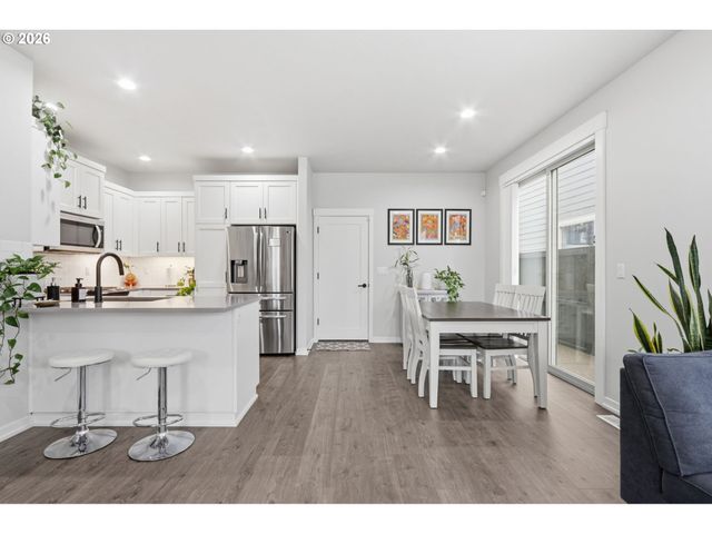 8165 Se VERMONT St, Hillsboro, OR 97123