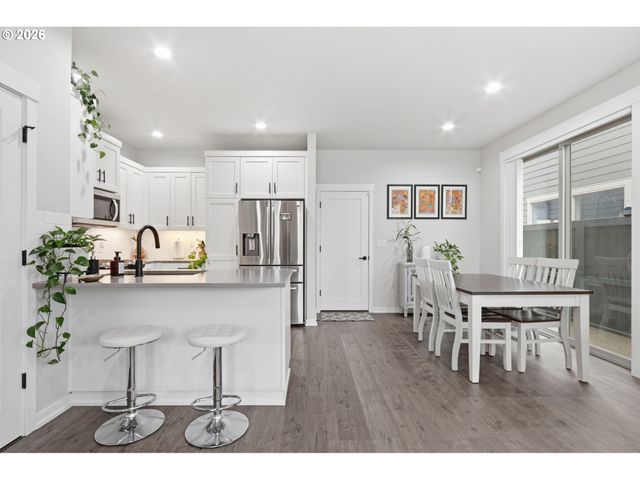 8165 Se VERMONT St, Hillsboro, OR 97123