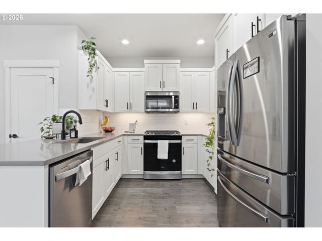 8165 Se VERMONT St, Hillsboro, OR 97123