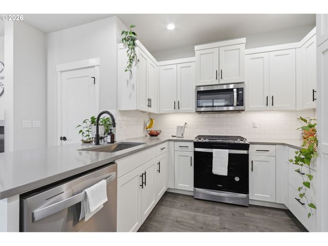 8165 Se VERMONT St, Hillsboro, OR 97123