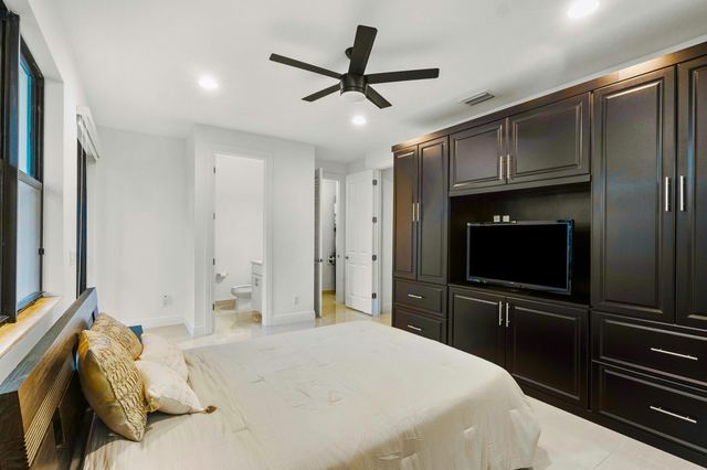 613 Windward Circle N, Boynton Beach, FL 33435