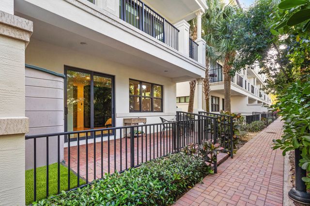 613 Windward Circle N, Boynton Beach, FL 33435