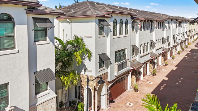 613 Windward Circle N, Boynton Beach, FL 33435