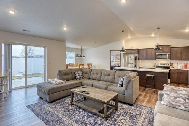 10330 W Salmonberry Rd, Spokane, WA 99004