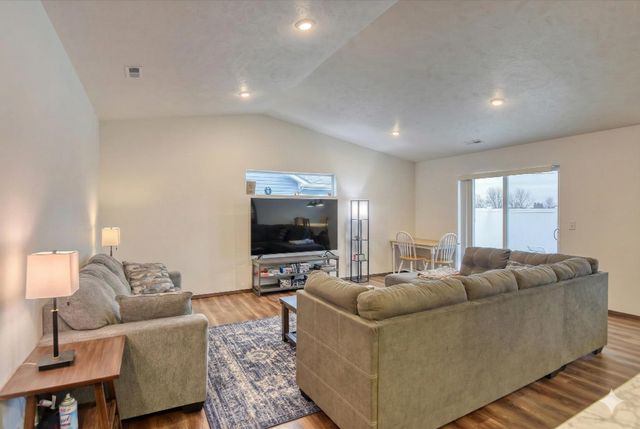 10330 W Salmonberry Rd, Spokane, WA 99004