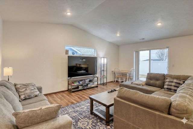 10330 W Salmonberry Rd, Spokane, WA 99004