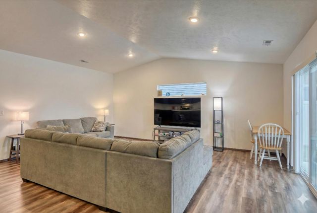 10330 W Salmonberry Rd, Spokane, WA 99004