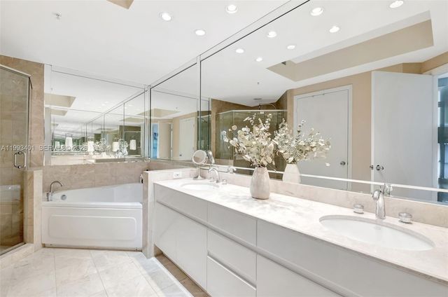 848 Brickell Key Dr 2605, Miami, FL 33131