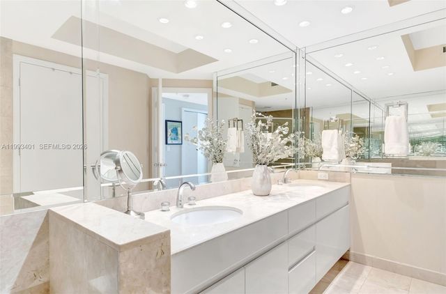 848 Brickell Key Dr 2605, Miami, FL 33131