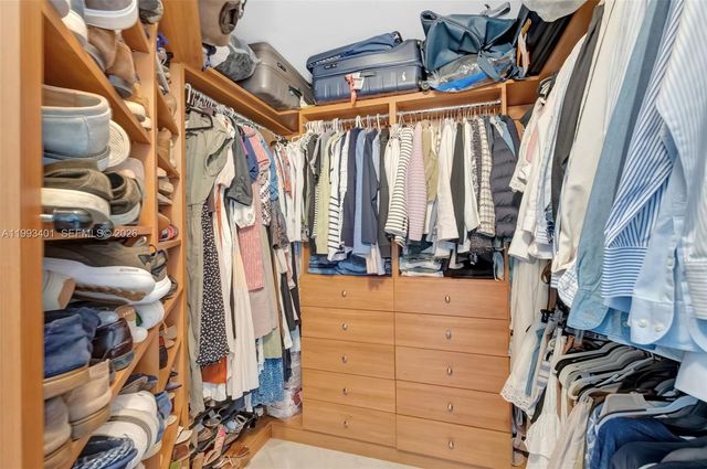 848 Brickell Key Dr 2605, Miami, FL 33131