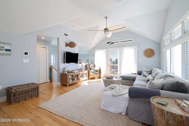 806 W Bay Club Lane W, Beach Haven, NJ 08008