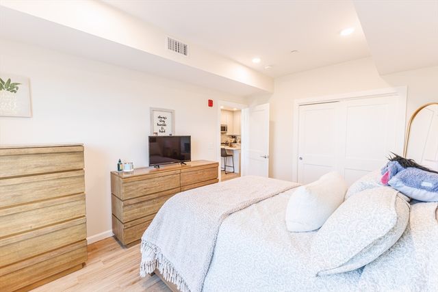 458 Washington St 304, Boston, MA 02135