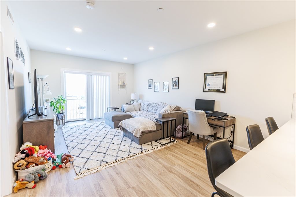 458 Washington St 304, Boston, MA 02135