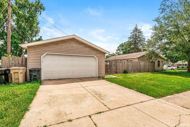 3229 Kent Lane, South Bend, IN 46615