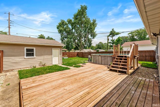 3229 Kent Lane, South Bend, IN 46615