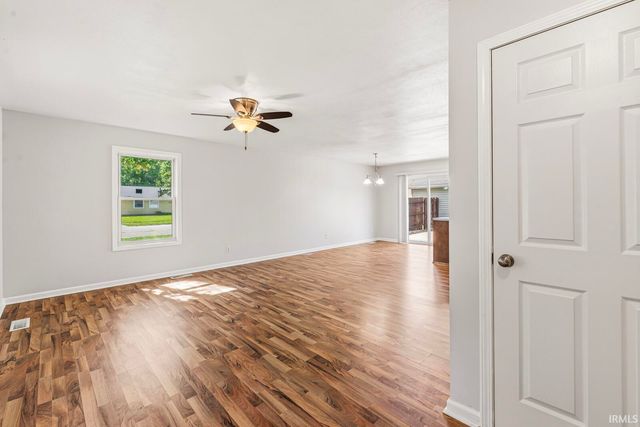 3229 Kent Lane, South Bend, IN 46615
