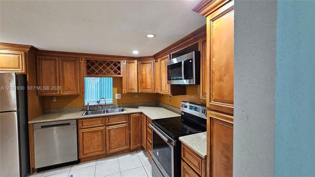 3954 Inverrary Drive B2, Lauderhill, FL 33319