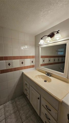 3954 Inverrary Drive B2, Lauderhill, FL 33319