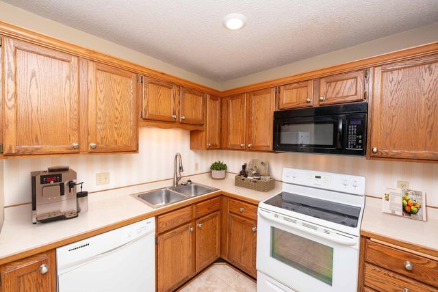 5324 Highpointe Drive, Bloomington, MN 55437