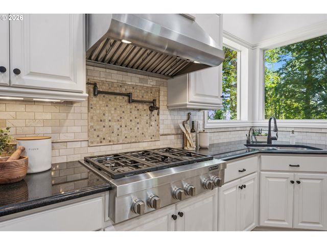 4530 Sw COUNCIL CREST Dr, Portland, OR 97239