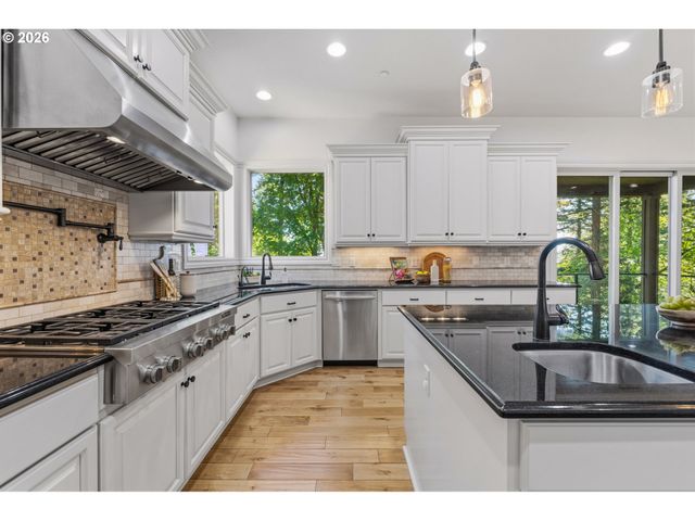 4530 Sw COUNCIL CREST Dr, Portland, OR 97239