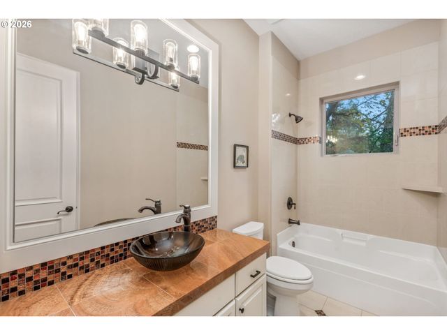 4530 Sw COUNCIL CREST Dr, Portland, OR 97239