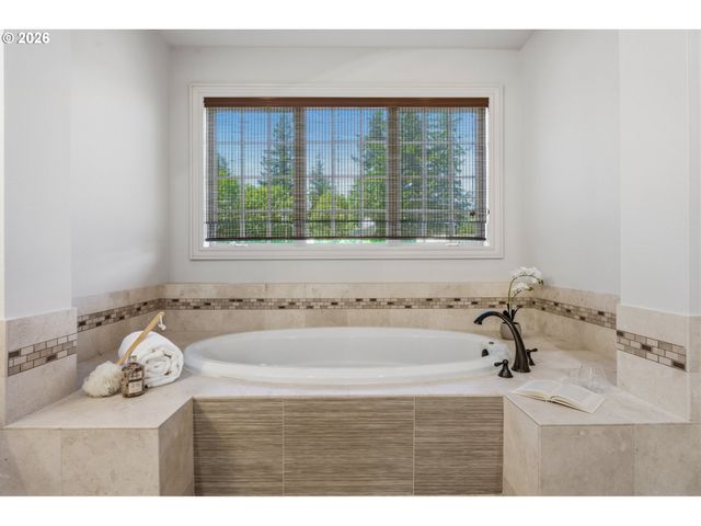 4530 Sw COUNCIL CREST Dr, Portland, OR 97239