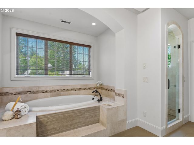 4530 Sw COUNCIL CREST Dr, Portland, OR 97239