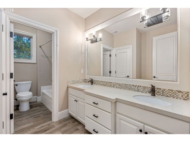 4530 Sw COUNCIL CREST Dr, Portland, OR 97239