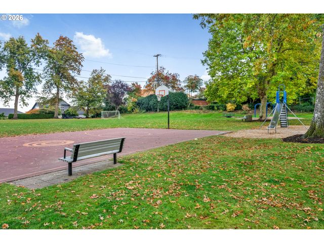 4530 Sw COUNCIL CREST Dr, Portland, OR 97239
