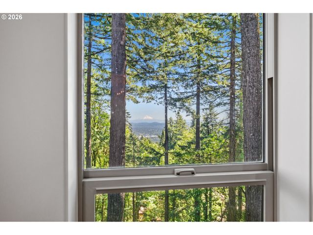 4530 Sw COUNCIL CREST Dr, Portland, OR 97239