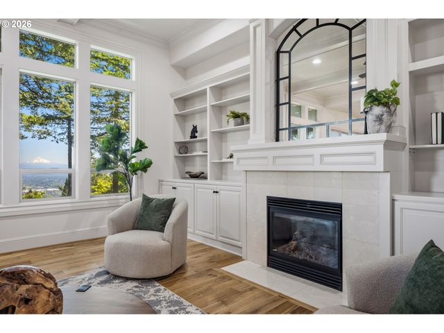 4530 Sw COUNCIL CREST Dr, Portland, OR 97239