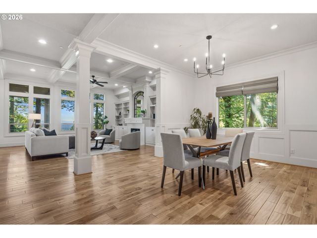 4530 Sw COUNCIL CREST Dr, Portland, OR 97239