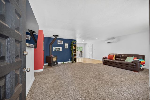 5807 Joni Ct, Pollock Pines, CA 95726