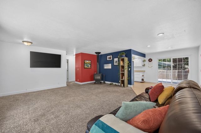 5807 Joni Ct, Pollock Pines, CA 95726