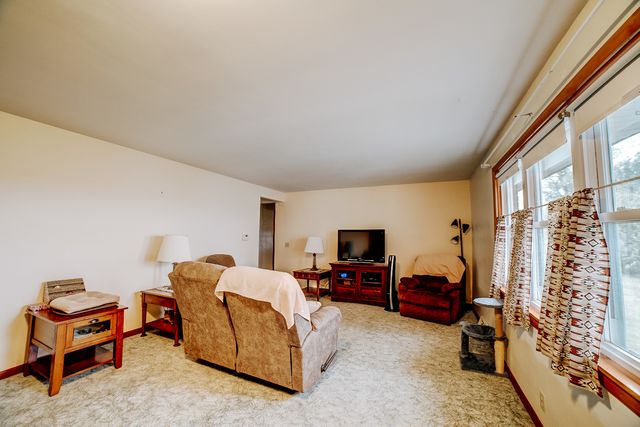 1505 N 2000 East Road, Watseka, IL 60970