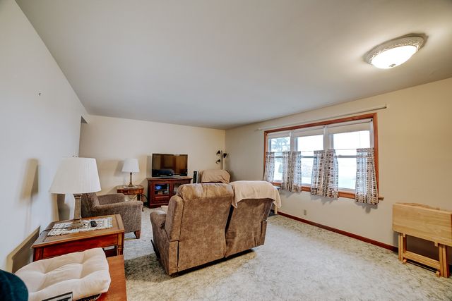 1505 N 2000 East Road, Watseka, IL 60970