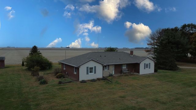 1505 N 2000 East Road, Watseka, IL 60970