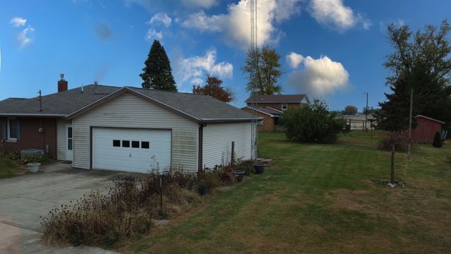 1505 N 2000 East Road, Watseka, IL 60970