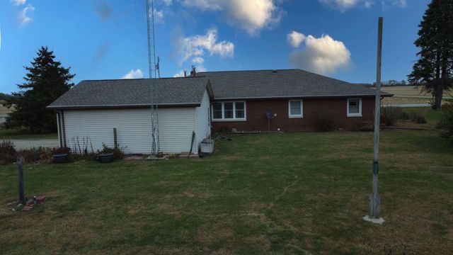 1505 N 2000 East Road, Watseka, IL 60970