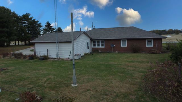 1505 N 2000 East Road, Watseka, IL 60970