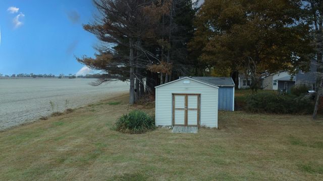 1505 N 2000 East Road, Watseka, IL 60970