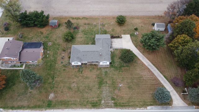 1505 N 2000 East Road, Watseka, IL 60970