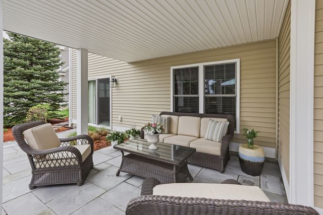 47 Winship Dr, Stoneham, MA 02180