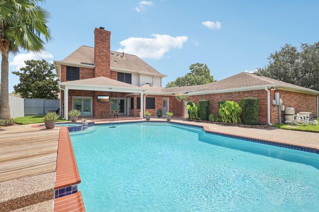 1712 White Wing Circle, Friendswood, TX 77546