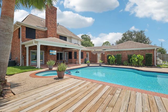 1712 White Wing Circle, Friendswood, TX 77546