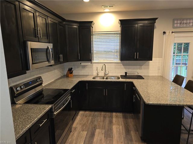 6754 Burbage Lake CIR, Suffolk, VA 23435