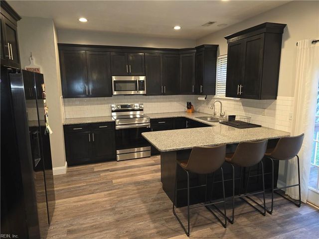 6754 Burbage Lake CIR, Suffolk, VA 23435
